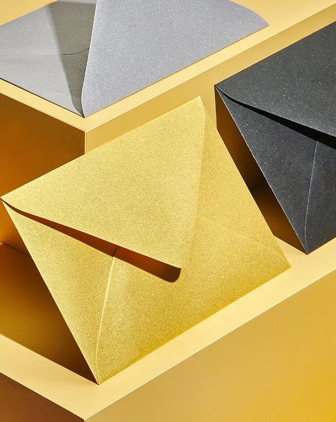 metallic goud zilver antraciet enveloppen