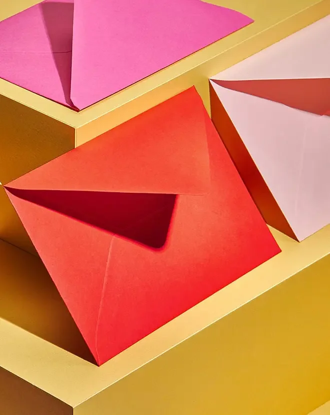 gekleurde enveloppen