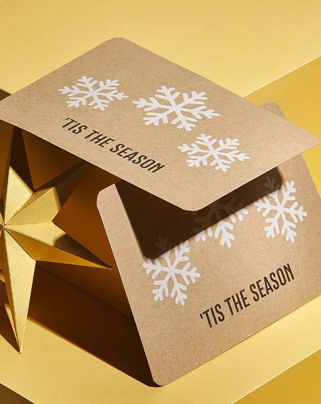 Kraft papier met witte bedrukking