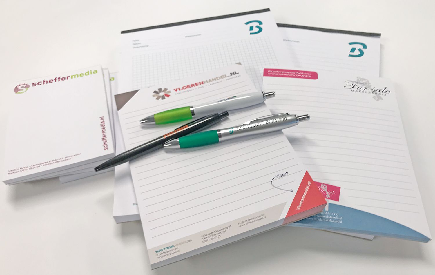 notitieblokken en pennen